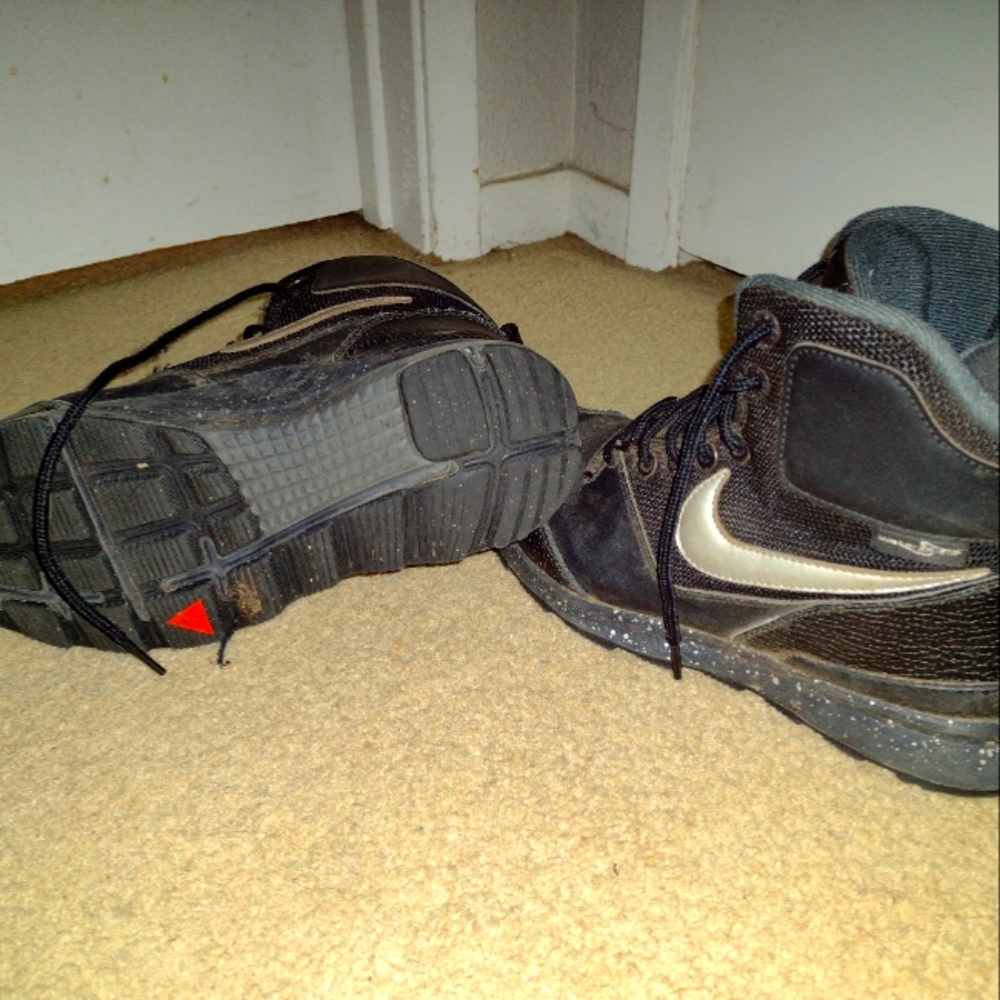 FLASH SALE Nike Youth ACG High Tops